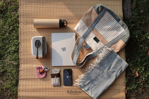 Tote to the Future (L)