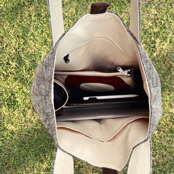 Tote to the Future (L)