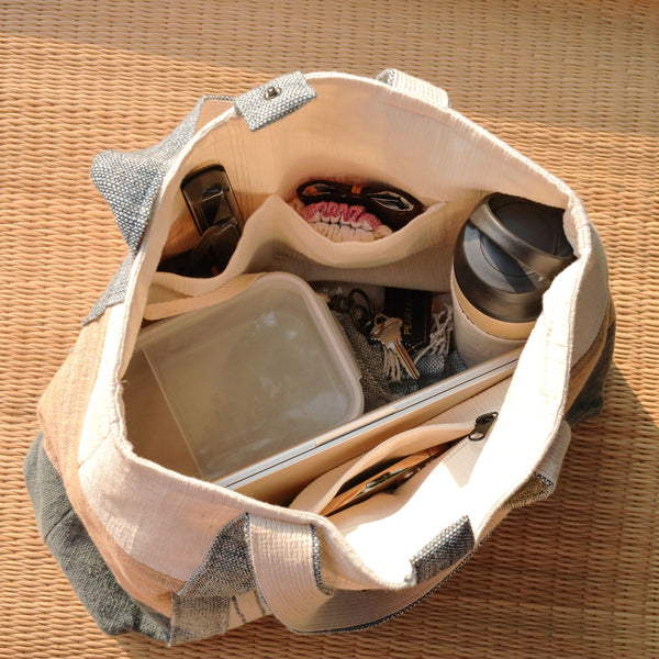 Tote to the Future (L)