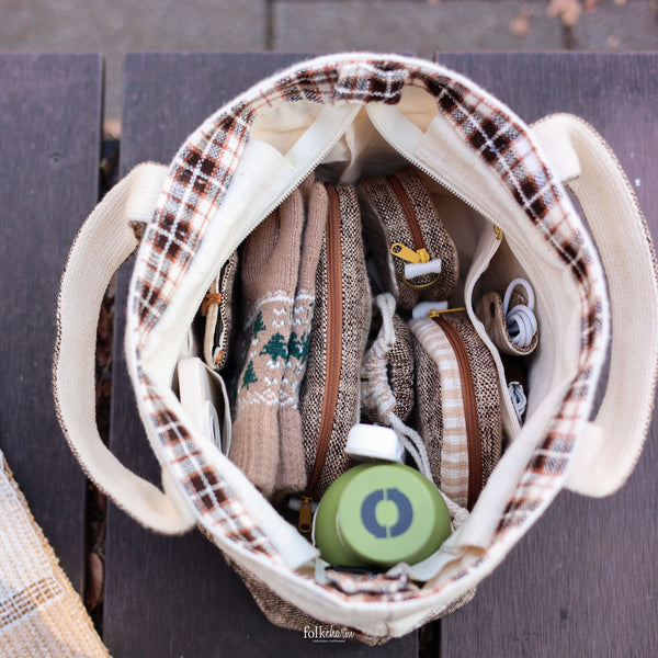 Tote to the Future (M)