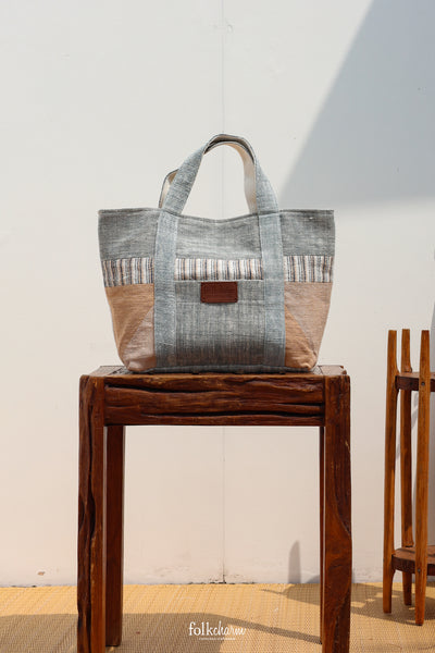 Tote to the Future (M)