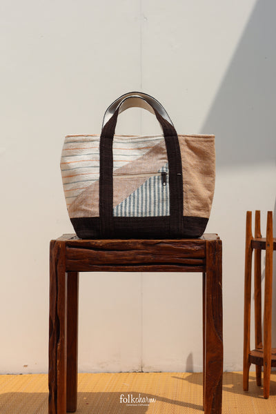 Tote to the Future (M)