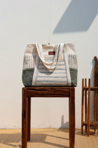 Tote to the Future (L)