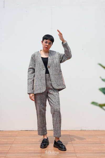 Ebony White Relaxed-fit Collarless Blazer