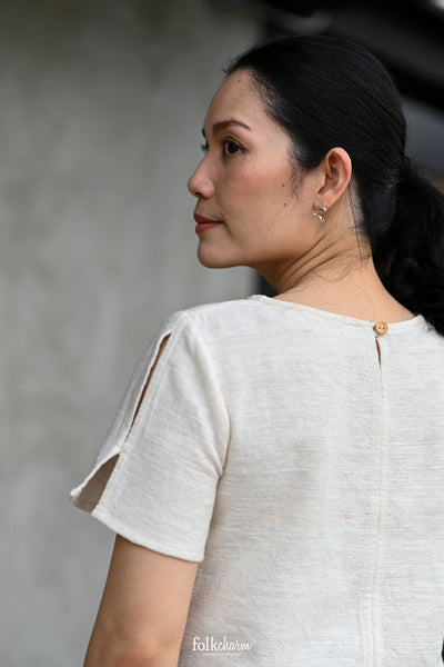 Split Mid-sleeve Blouse "Pony" (Pre-order)