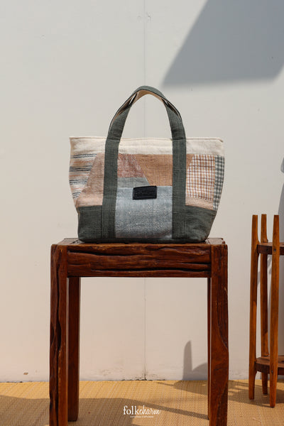 Tote to the Future (M)