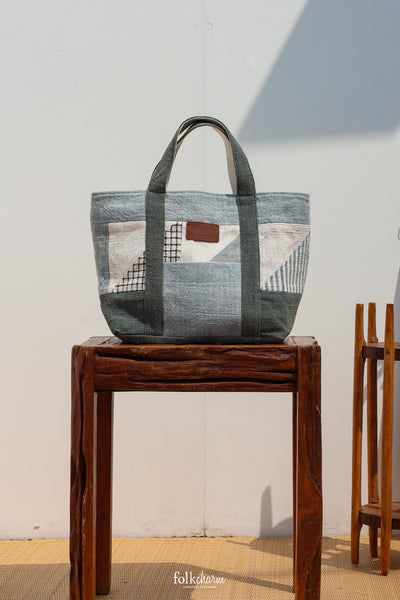 Tote to the Future (M)