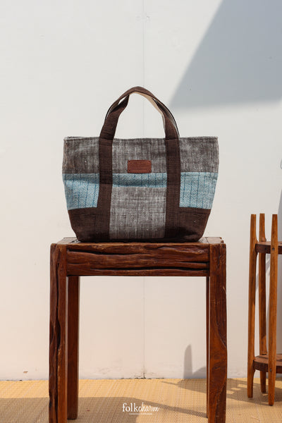 Tote to the Future (M)