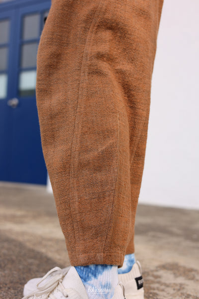 Barrel-leg Trousers in Buak Brown