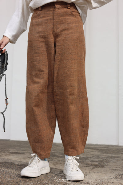 Barrel-leg Trousers in Buak Brown