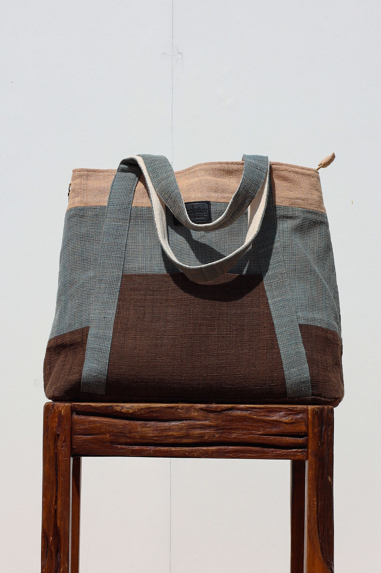 Tote to the Future (L) with Zipper