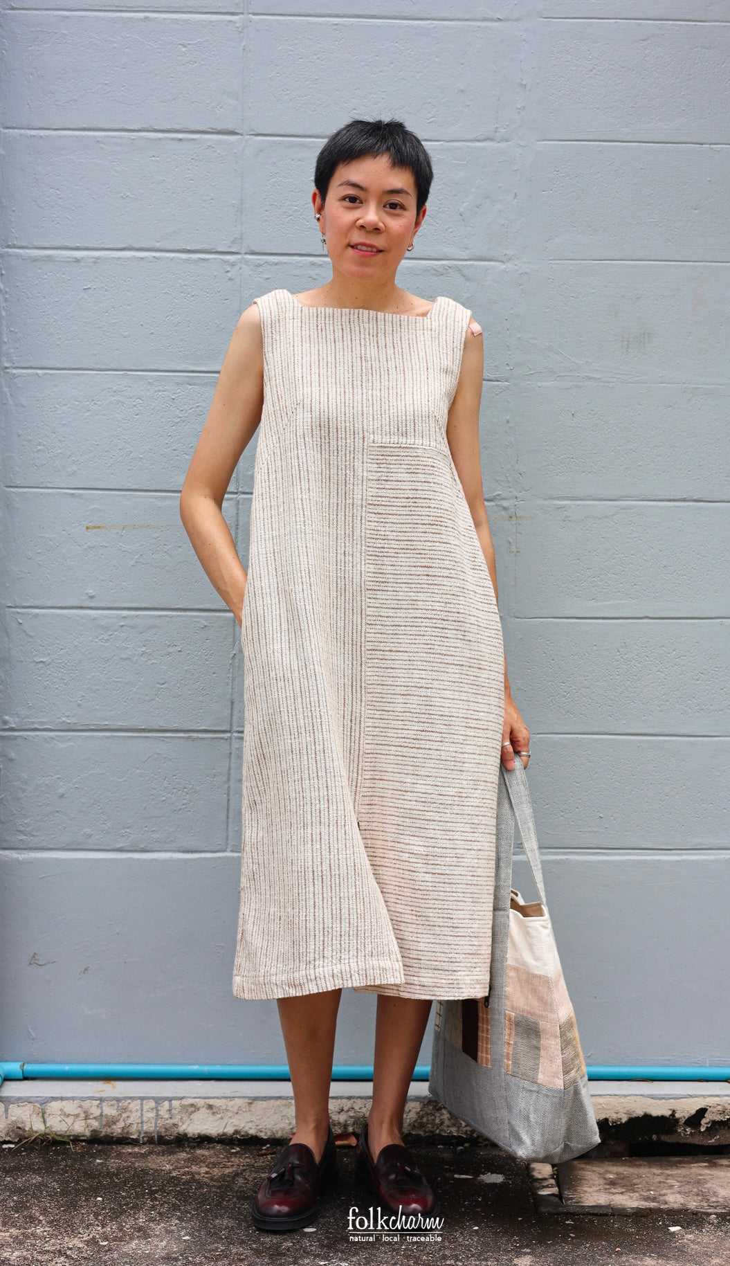 two tone sleeveless pleated dress Two Tone Sleeveless Mid-length Dress (Pre-order) – folkcharm_shop