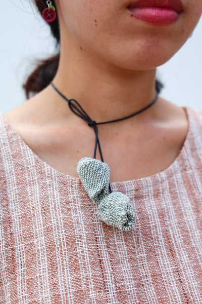 ยี่หุบ (Yi-hoop) Choker